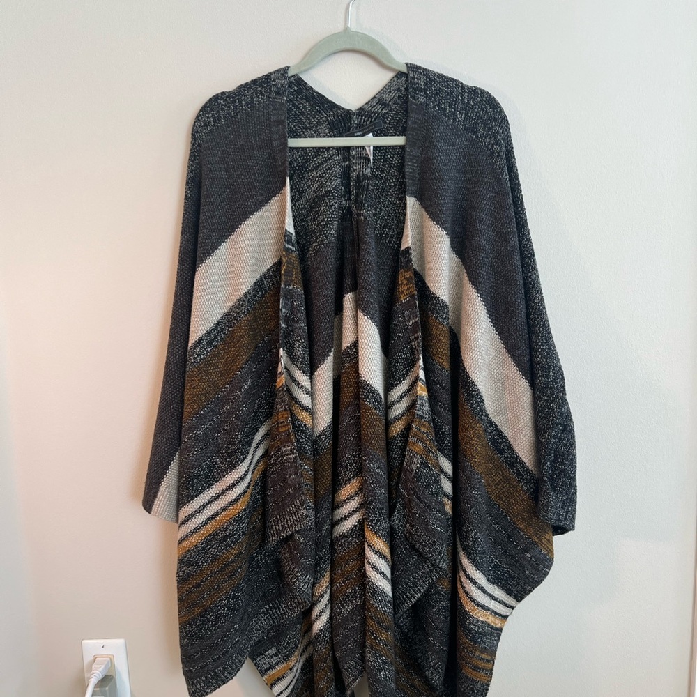 BCBGMaxAzria Gray and Brown Chevron Poncho